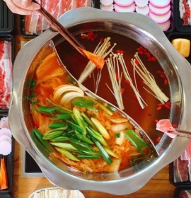 Lẩu nhúng nhật nguyệt