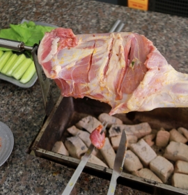 Đùi cừu nhỏ nướng Mông Cổ