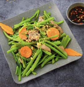 Cừu xào rau muống