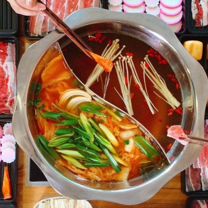 Lẩu nhúng nhật nguyệt 